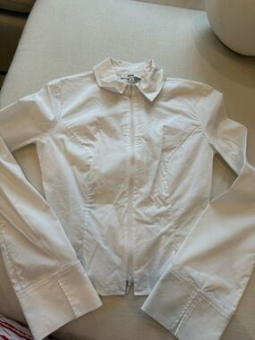 Fitted White Collared Long-Sleeve Zip Blouse